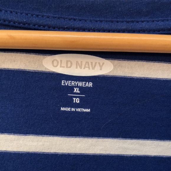 OLD NAVY Sporty V-Neck Top - NWOT - Picture 2 of 5